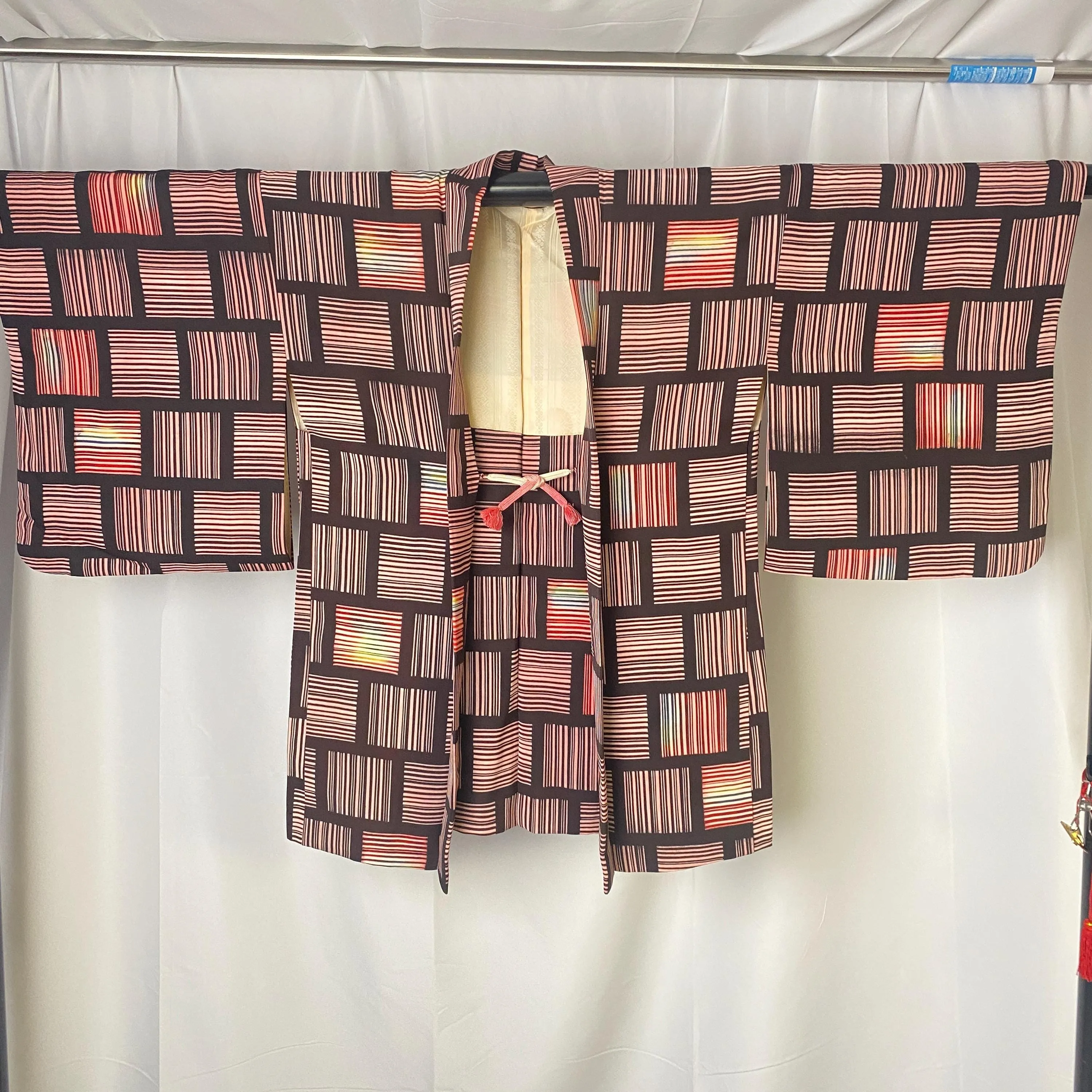 Dusty Pink Geometric Haori, Japanese Kimono, Traditional, Excellent Condition, Cardigan, Women's Jacket,  Casual Layer, Versatile-A