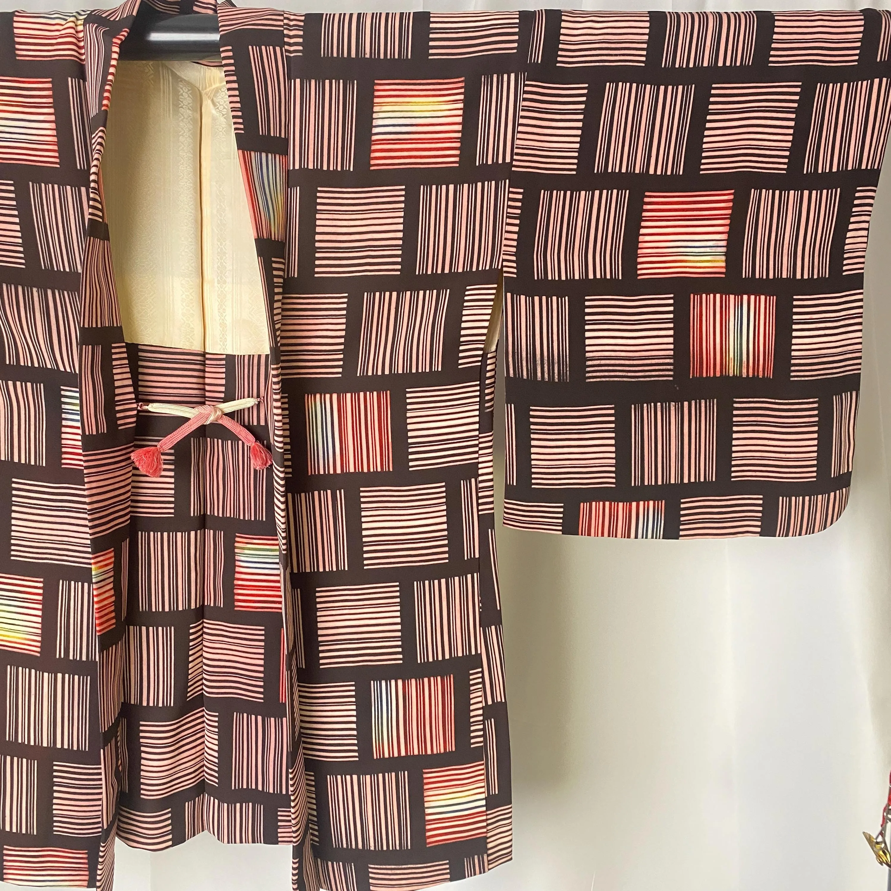 Dusty Pink Geometric Haori, Japanese Kimono, Traditional, Excellent Condition, Cardigan, Women's Jacket,  Casual Layer, Versatile-A