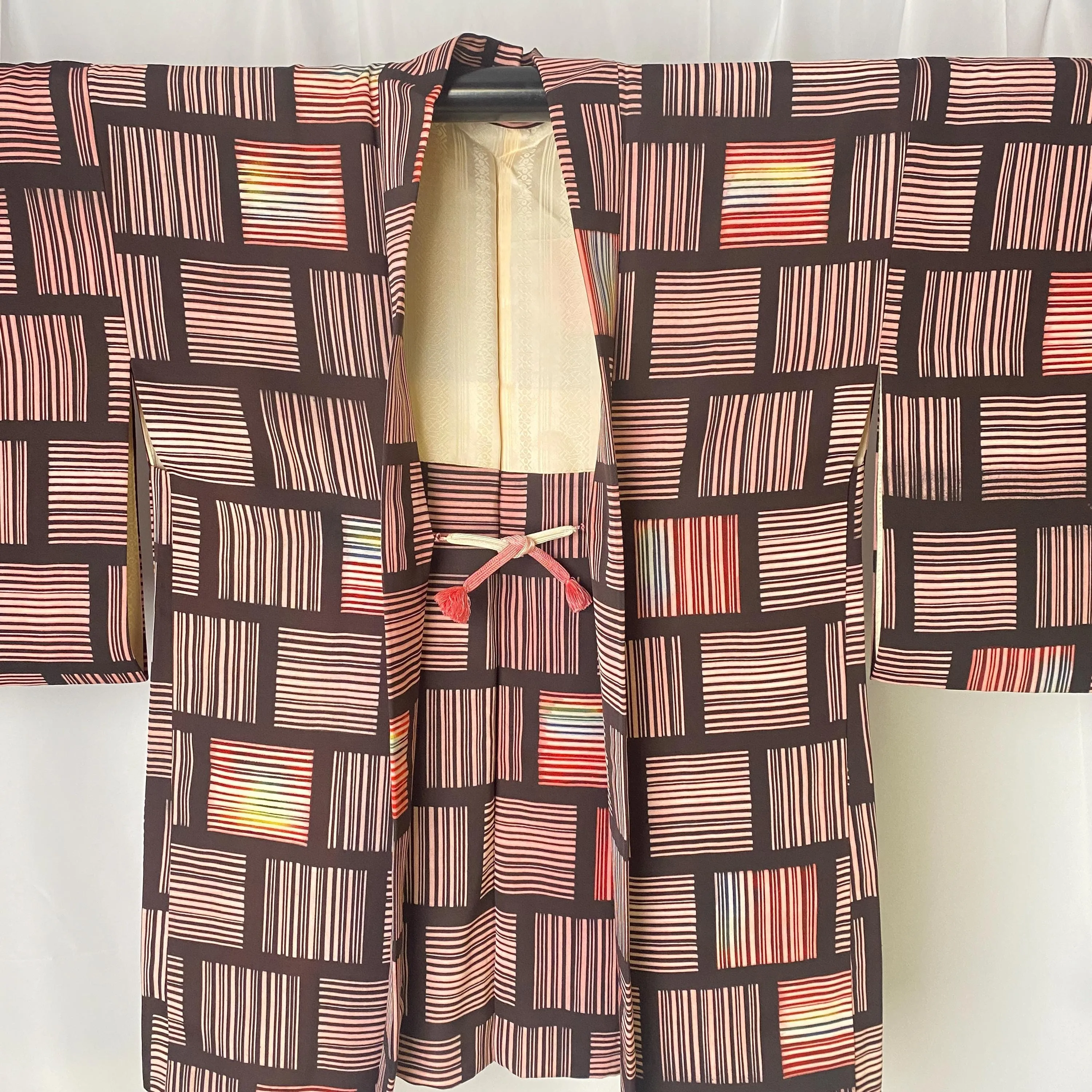 Dusty Pink Geometric Haori, Japanese Kimono, Traditional, Excellent Condition, Cardigan, Women's Jacket,  Casual Layer, Versatile-A