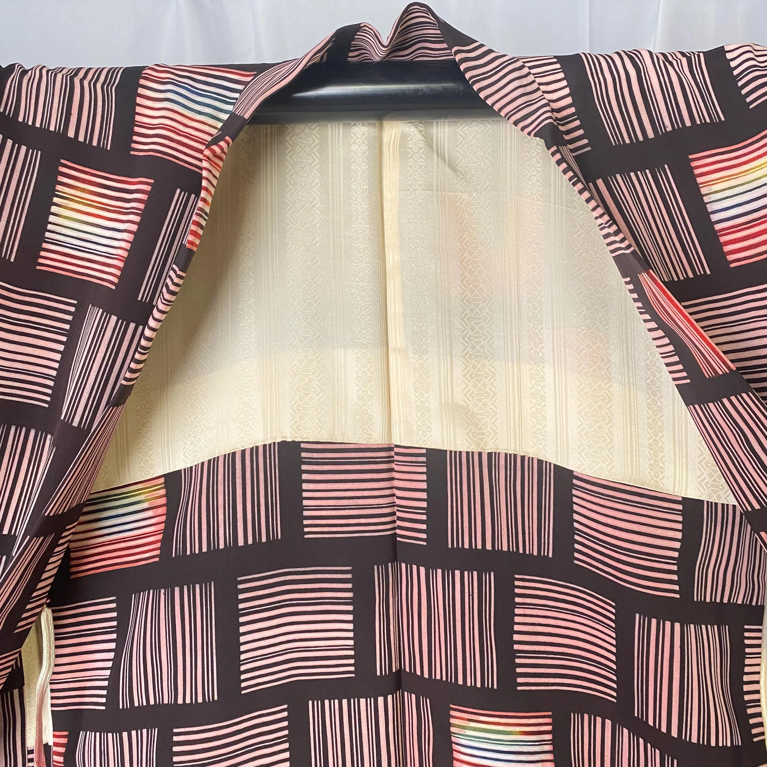 Dusty Pink Geometric Haori, Japanese Kimono, Traditional, Excellent Condition, Cardigan, Women's Jacket,  Casual Layer, Versatile-A